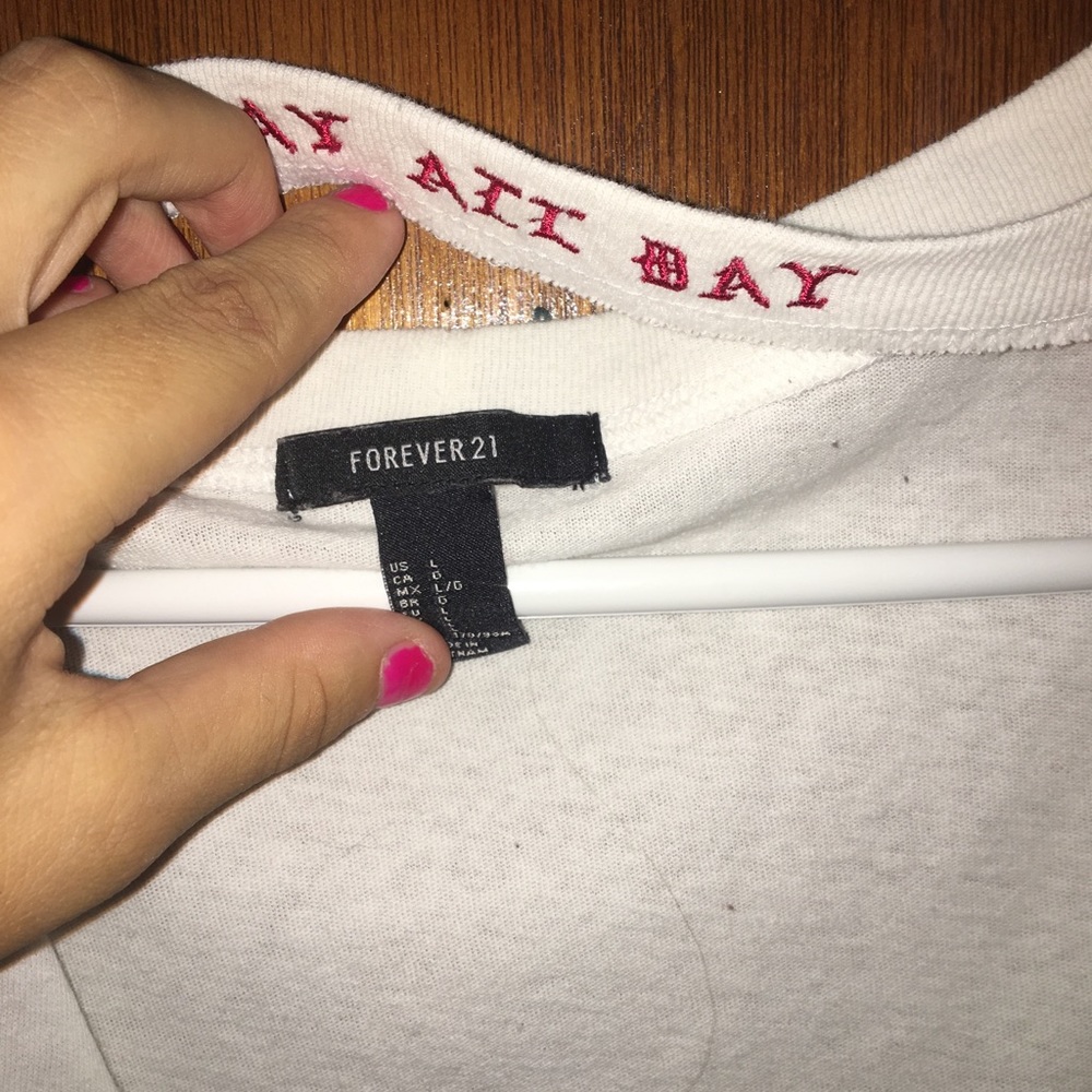 V cut tee - Picture 3 of 4